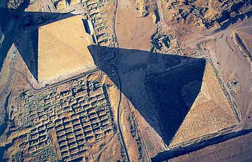 Pohled z letadla na pyramidy.jpg